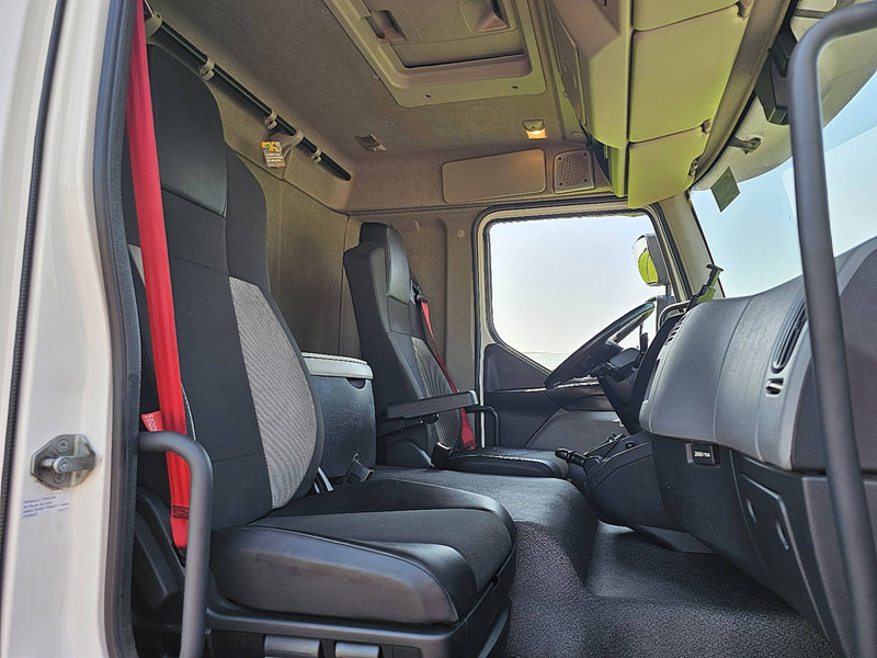 Kravas automašīna ar slēgto virsbūvi Renault D 240 11.9T AIRCO TAILLIFT: foto 7