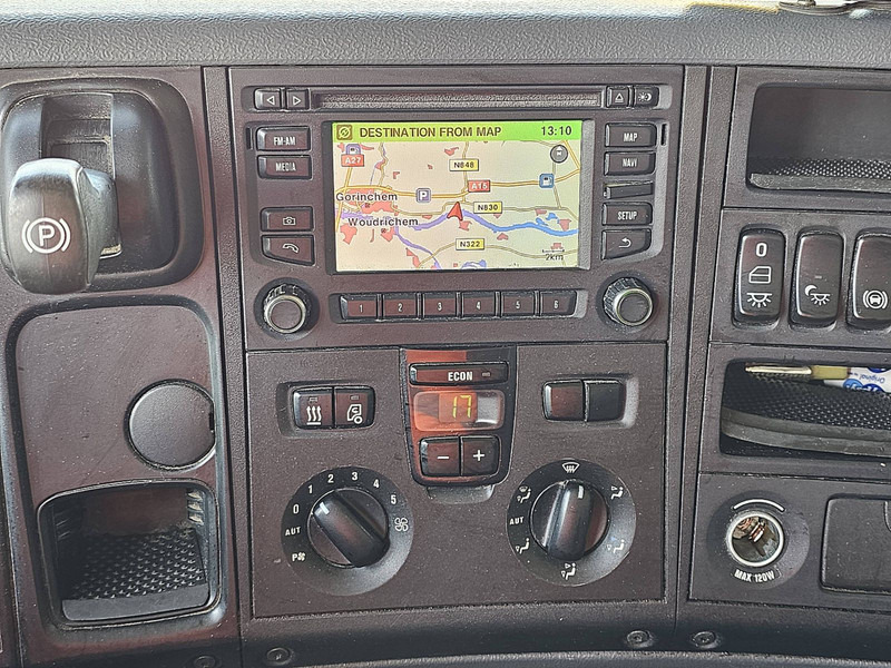 Kravas automašīna ar slēgto virsbūvi Scania P250: foto 11
