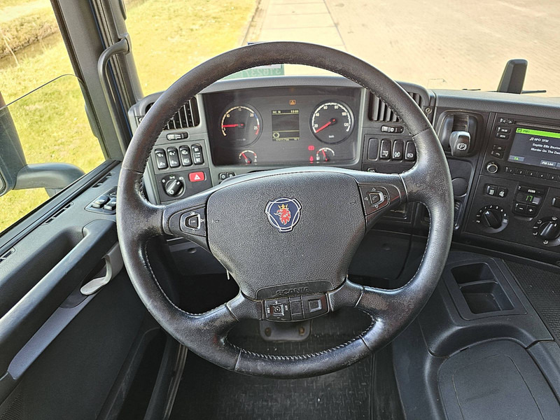 Interior photo 2: Kravas automašīna ar slēgto virsbūvi Scania P250
