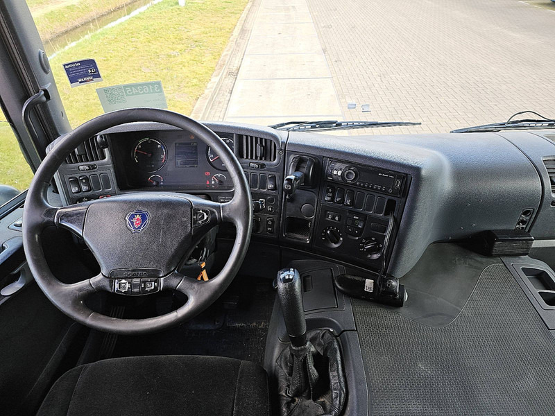Interior photo 1: Scania P360 6X2*4 LIFT MAN. RET. līzingu Scania P360 6X2*4 LIFT MAN. RET.