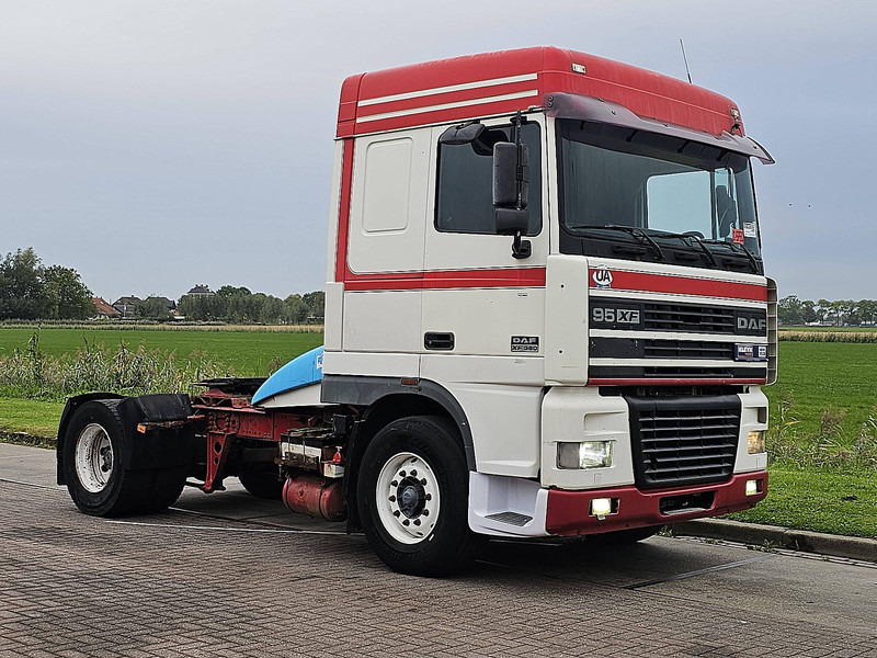 DAF XF 95.380 SPACECAB EURO 2 - Vilcējs: foto 5 DAF XF 95.380 SPACECAB EURO 2 - Vilcējs: foto 5