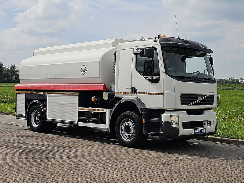 Volvo FE 260.18 - Autocisterna: foto 5 Volvo FE 260.18 - Autocisterna: foto 5