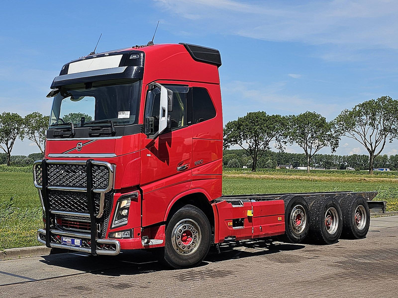 Volvo FH 650 8X4 RETARDER - Šasija kravas automašīna: foto 2 Volvo FH 650 8X4 RETARDER - Šasija kravas automašīna: foto 2