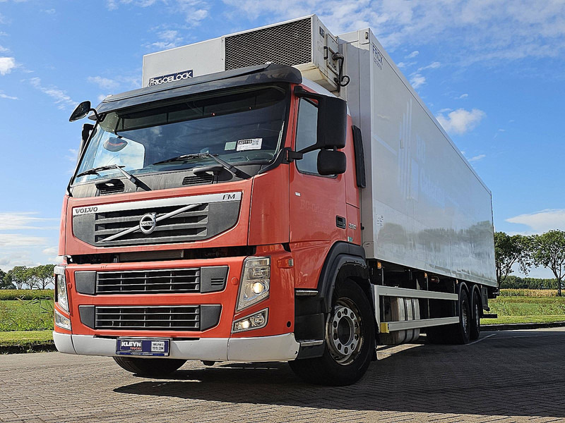Volvo FM 11.330 6X2 FRIGOBL. LIFT - Kravas automašīna refrižerators: foto 1 Volvo FM 11.330 6X2 FRIGOBL. LIFT - Kravas automašīna refrižerators: foto 1