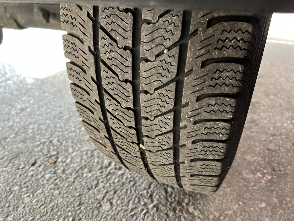 Furgons ar slēgtā virsbūve Iveco Daily 35S14 MAXI 4,35m Portaltüren Klima Kamera: foto 7