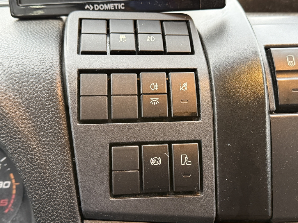 Iveco EC ML120E21/P CNG Erdgas Klima 7,2m Koff LBW+Tür - Kravas automašīna ar slēgto virsbūvi: foto 3 Iveco EC ML120E21/P CNG Erdgas Klima 7,2m Koff LBW+Tür - Kravas automašīna ar slēgto virsbūvi: foto 3