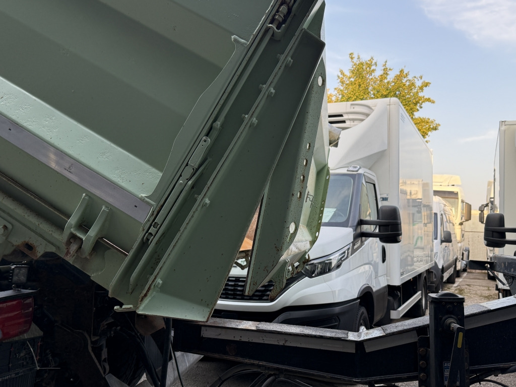 MAN TGS 26.500 6x4 12m³ Kipper Retarder NAVI 1.Hand - Kravas automašīna pašizgāzējs: foto 2 MAN TGS 26.500 6x4 12m³ Kipper Retarder NAVI 1.Hand - Kravas automašīna pašizgāzējs: foto 2