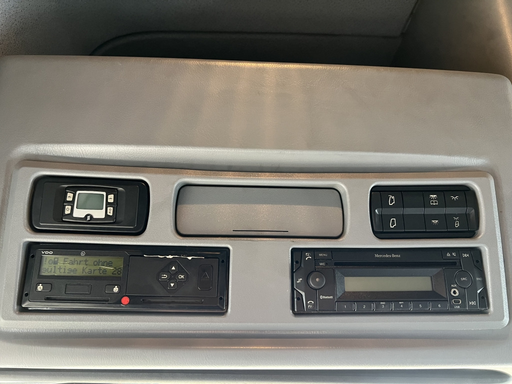 Mercedes-Benz Atego 1230 Klima ACC Schlafkabine 7,2m P+P LBW - Kravas automašīna ar tentu: foto 3 Mercedes-Benz Atego 1230 Klima ACC Schlafkabine 7,2m P+P LBW - Kravas automašīna ar tentu: foto 3