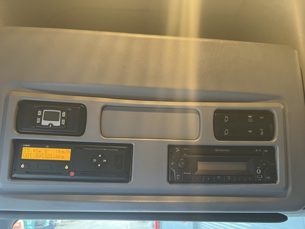 Mercedes-Benz Atego 1530 Klima Motorbremse Tempomat 7,35m +LBW - Kravas automašīna ar tentu: foto 4 Mercedes-Benz Atego 1530 Klima Motorbremse Tempomat 7,35m +LBW - Kravas automašīna ar tentu: foto 4