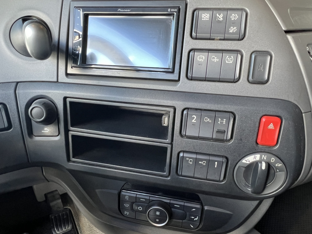 Daf XF 530 SuperSpaceCab Klima+Standklima Retarder - Vilcējs: foto 2 Daf XF 530 SuperSpaceCab Klima+Standklima Retarder - Vilcējs: foto 2