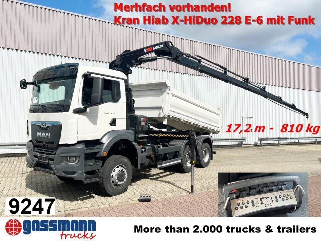 MAN TGS 33.430 6x6 BB CH mit Kran Hiab X-HiDuo 228 - Kravas automašīna pašizgāzējs, Kravas auto ar manipulatoru: foto 1 MAN TGS 33.430 6x6 BB CH mit Kran Hiab X-HiDuo 228 - Kravas automašīna pašizgāzējs, Kravas auto ar manipulatoru: foto 1
