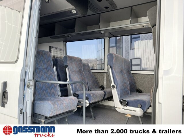 Mercedes-Benz 711 D-KA 4x2, Standklima, 11-Sitze, 2 x on stock - Mikroautobuss, Pasažieru furgons: foto 4 Mercedes-Benz 711 D-KA 4x2, Standklima, 11-Sitze, 2 x on stock - Mikroautobuss, Pasažieru furgons: foto 4