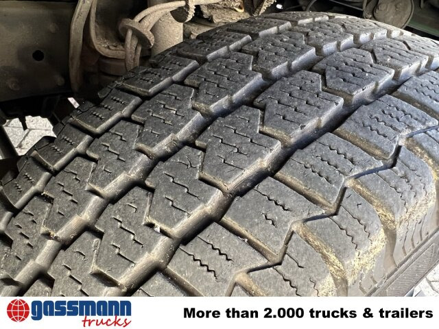 Mercedes-Benz 711 D-KA 4x2, Standklima, 11-Sitze, 2 x on stock - Mikroautobuss, Pasažieru furgons: foto 2 Mercedes-Benz 711 D-KA 4x2, Standklima, 11-Sitze, 2 x on stock - Mikroautobuss, Pasažieru furgons: foto 2