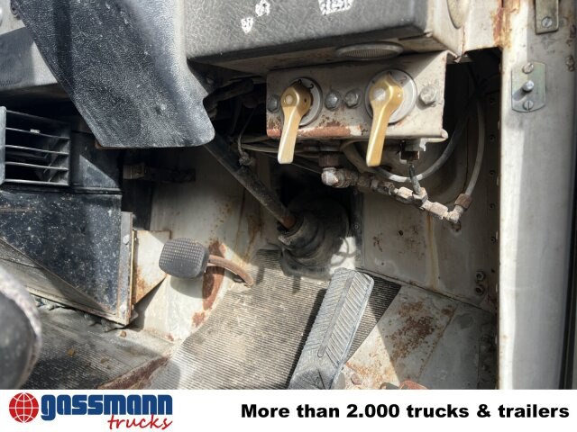 Saurer V5 4x2 - Bortu kravas automašīna/ Platforma: foto 3 Saurer V5 4x2 - Bortu kravas automašīna/ Platforma: foto 3