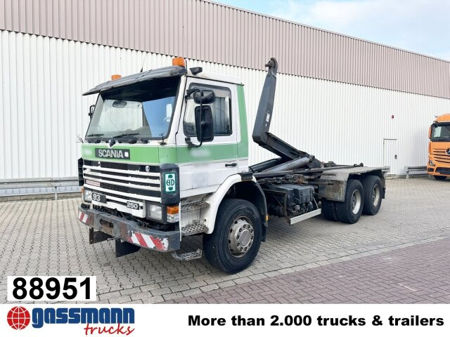 Scania P93 HK 250 6x4L, Abrollkipper - Pacēlājs ar āķi: foto 1 Scania P93 HK 250 6x4L, Abrollkipper - Pacēlājs ar āķi: foto 1