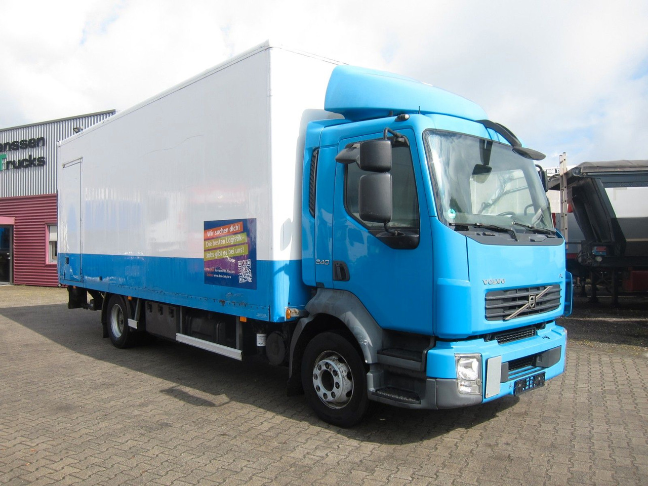 Volvo FL 240 12T Koffer KBW Manual - Kravas automašīna ar slēgto virsbūvi: foto 1 Volvo FL 240 12T Koffer KBW Manual - Kravas automašīna ar slēgto virsbūvi: foto 1