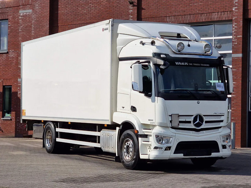 Mercedes-Benz Actros 1833 4x2 - Box with sidedoors - Loadlift - Sleeper cab - Full air - 5.80WB - Kravas automašīna ar slēgto virsbūvi: foto 1 Mercedes-Benz Actros 1833 4x2 - Box with sidedoors - Loadlift - Sleeper cab - Full air - 5.80WB - Kravas automašīna ar slēgto virsbūvi: foto 1