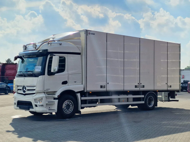 Mercedes-Benz Actros 1833 4x2 - Box with sidedoors - Loadlift - Sleeper cab - Full air - 5.80WB - Kravas automašīna ar slēgto virsbūvi: foto 3 Mercedes-Benz Actros 1833 4x2 - Box with sidedoors - Loadlift - Sleeper cab - Full air - 5.80WB - Kravas automašīna ar slēgto virsbūvi: foto 3