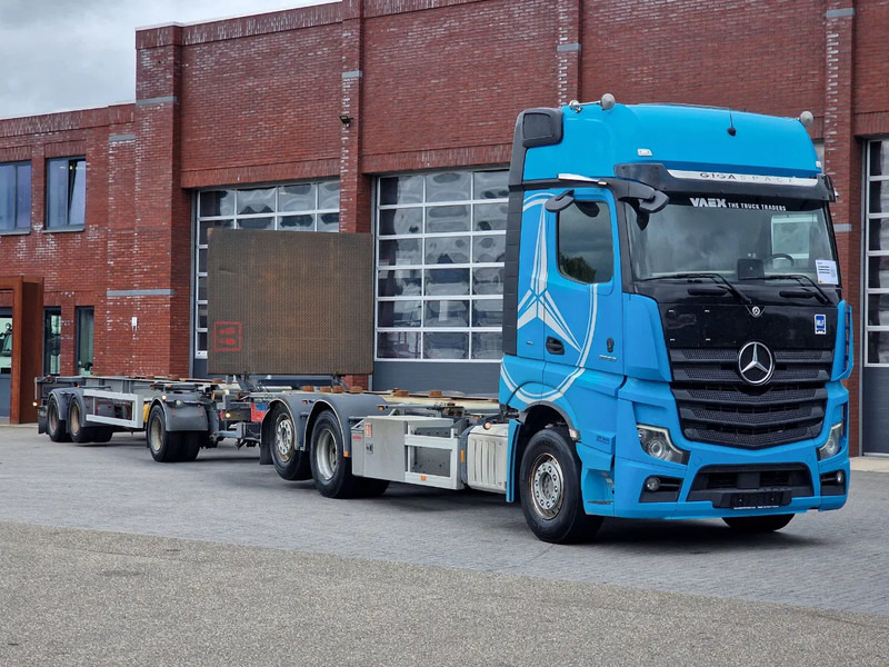 Mercedes-Benz Actros 2553 6x2 - BDF - Retarder - 4.90 WB + Trailer 3 axle BDF - Konteineru vedējs/ Kravas automašīna ar noņemamā virsbūve: foto 1 Mercedes-Benz Actros 2553 6x2 - BDF - Retarder - 4.90 WB + Trailer 3 axle BDF - Konteineru vedējs/ Kravas automašīna ar noņemamā virsbūve: foto 1