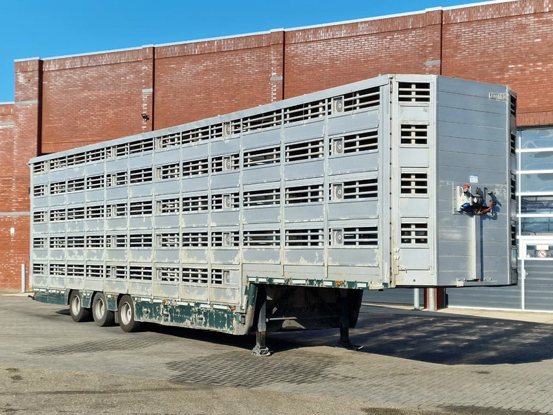 Pezzaioli 5 deck livestock trailer - Water & Ventilation - Loadlift - Folding floors - BPW Axle - 155M3 - Puspiekabe dzīvnieku pārvadāšanai: foto 4 Pezzaioli 5 deck livestock trailer - Water & Ventilation - Loadlift - Folding floors - BPW Axle - 155M3 - Puspiekabe dzīvnieku pārvadāšanai: foto 4