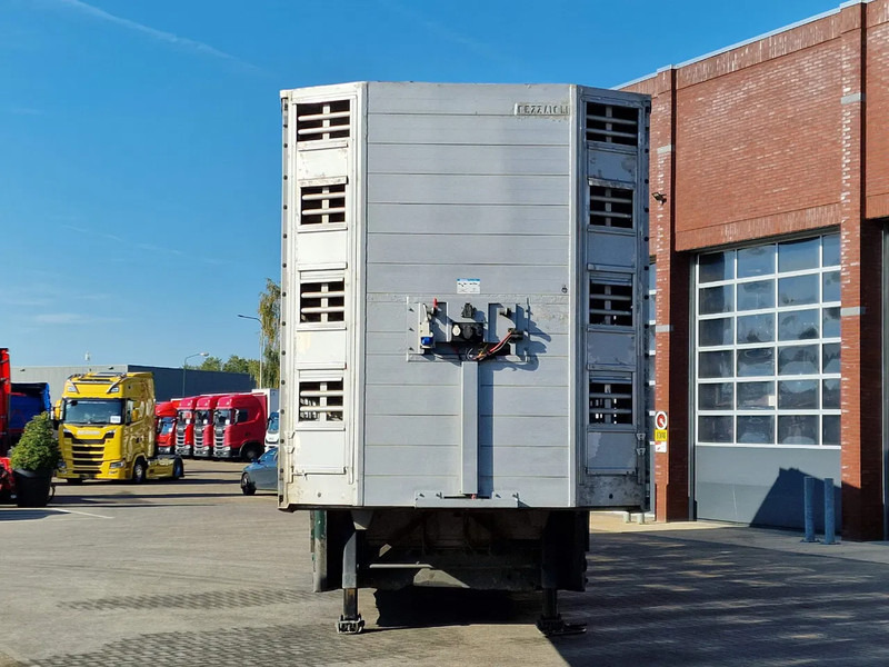 Pezzaioli 5 deck livestock trailer - Water & Ventilation - Loadlift - Folding floors - BPW Axle - 155M3 - Puspiekabe dzīvnieku pārvadāšanai: foto 5 Pezzaioli 5 deck livestock trailer - Water & Ventilation - Loadlift - Folding floors - BPW Axle - 155M3 - Puspiekabe dzīvnieku pārvadāšanai: foto 5