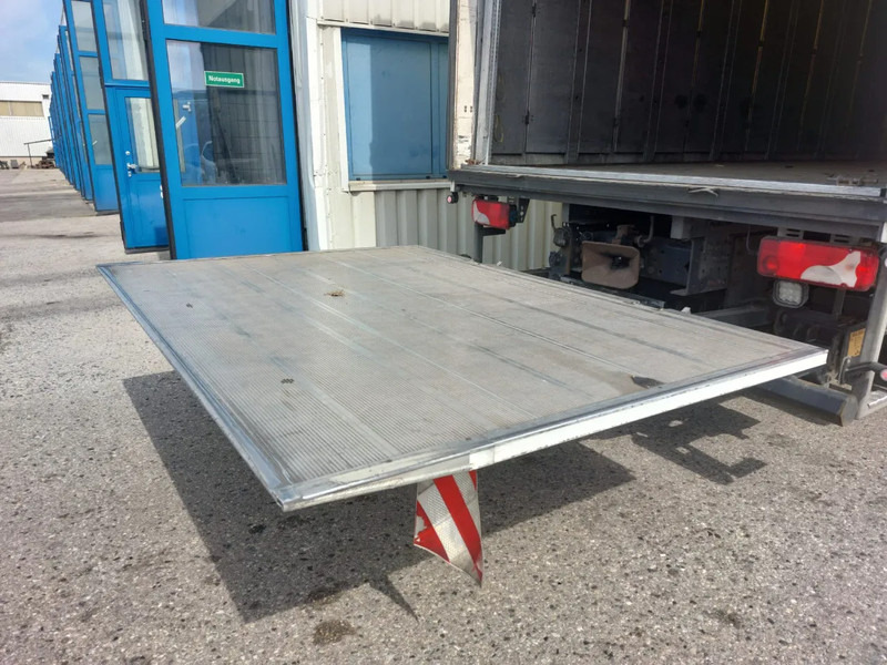 Scania R450 Topline 6x2*4 - Special alu curtains - 2.000 KG loadlift - Retarder - Full air - 4.90 WB - Kravas automašīna ar tentu: foto 5 Scania R450 Topline 6x2*4 - Special alu curtains - 2.000 KG loadlift - Retarder - Full air - 4.90 WB - Kravas automašīna ar tentu: foto 5