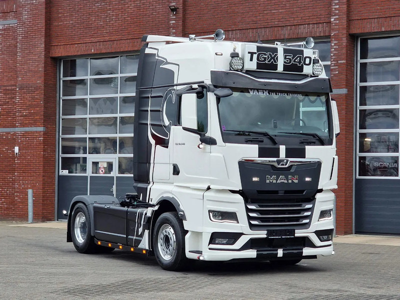 MAN TGX 18.540 GX - New - Retarder - Night clima - Alcoa - Show truck - Lightbar - - Vilcējs: foto 1 MAN TGX 18.540 GX - New - Retarder - Night clima - Alcoa - Show truck - Lightbar - - Vilcējs: foto 1