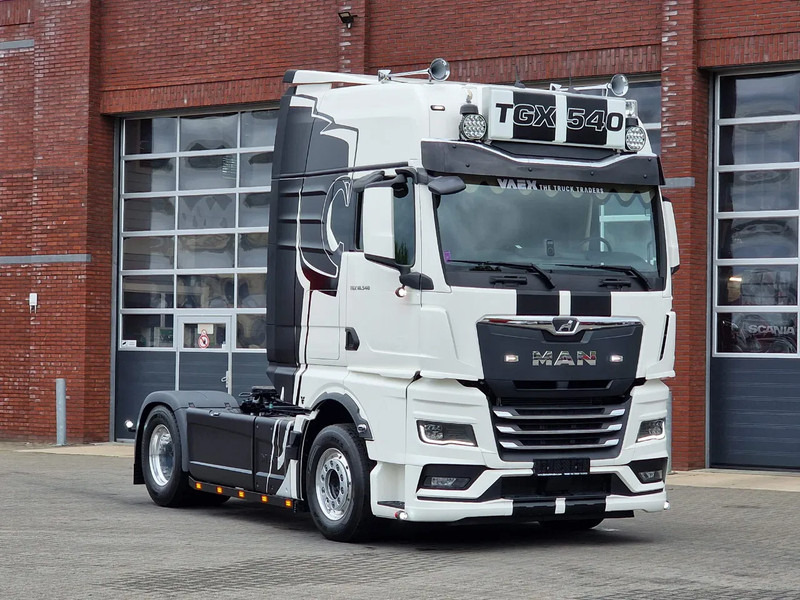 MAN TGX 18.540 GX - New - Retarder - Night clima - Alcoa - Show truck - Lightbar - - Vilcējs: foto 1 MAN TGX 18.540 GX - New - Retarder - Night clima - Alcoa - Show truck - Lightbar - - Vilcējs: foto 1