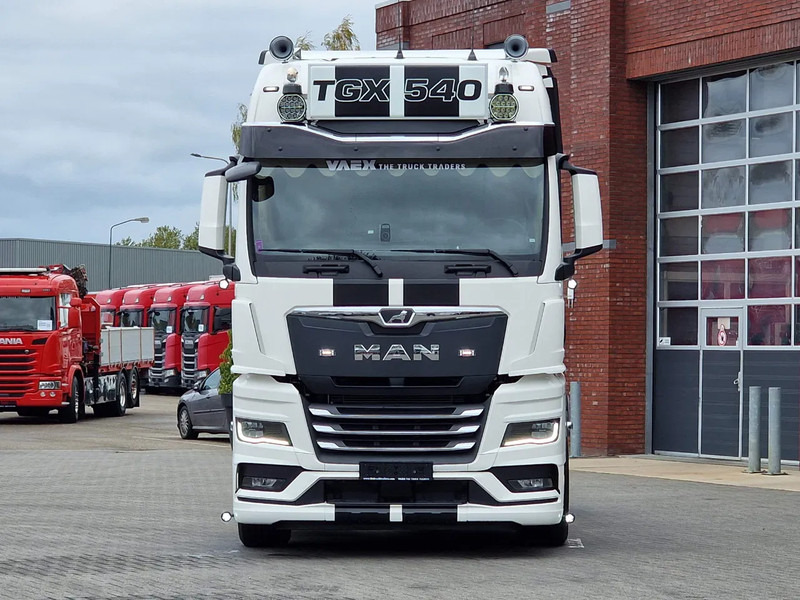 MAN TGX 18.540 GX - New - Retarder - Night clima - Alcoa - Show truck - Lightbar - - Vilcējs: foto 2 MAN TGX 18.540 GX - New - Retarder - Night clima - Alcoa - Show truck - Lightbar - - Vilcējs: foto 2