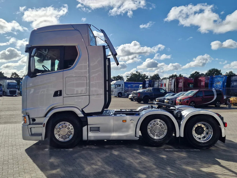 Scania 660S V8 NGS Highline 6x2/4 - New - Full spec - Retarder - Night clima - Led - Leather - Navi - Vilcējs: foto 4 Scania 660S V8 NGS Highline 6x2/4 - New - Full spec - Retarder - Night clima - Led - Leather - Navi - Vilcējs: foto 4