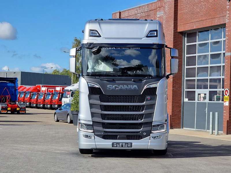 Scania 660S V8 NGS Highline 6x2/4 - New - Full spec - Retarder - Night clima - Led - Leather - Navi - Vilcējs: foto 2 Scania 660S V8 NGS Highline 6x2/4 - New - Full spec - Retarder - Night clima - Led - Leather - Navi - Vilcējs: foto 2