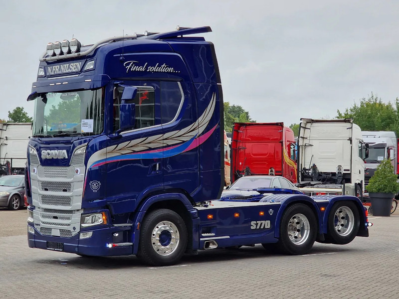 Scania 770S V8 NGS Highline 6x2 - Show truck - Special paint - Custom interior - Retarder - Full air - Night clima - Vilcējs: foto 3 Scania 770S V8 NGS Highline 6x2 - Show truck - Special paint - Custom interior - Retarder - Full air - Night clima - Vilcējs: foto 3
