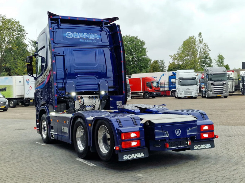 Scania 770S V8 NGS Highline 6x2 - Show truck - Special paint - Custom interior - Retarder - Full air - Night clima - Vilcējs: foto 5 Scania 770S V8 NGS Highline 6x2 - Show truck - Special paint - Custom interior - Retarder - Full air - Night clima - Vilcējs: foto 5