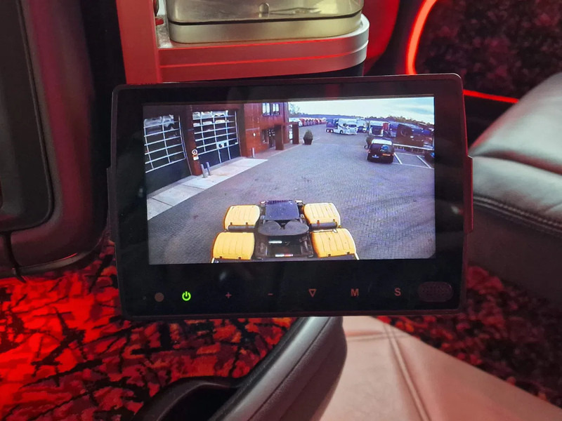 Scania R450 Highline 6x2 - Manual gearbox - PTO/Hydraulic - Custom interior - Full air - Euro 6 līzingu Scania R450 Highline 6x2 - Manual gearbox - PTO/Hydraulic - Custom interior - Full air - Euro 6: foto 20 Scania R450 Highline 6x2 - Manual gearbox - PTO/Hydraulic - Custom interior - Full air - Euro 6 līzingu Scania R450 Highline 6x2 - Manual gearbox - PTO/Hydraulic - Custom interior - Full air - Euro 6: foto 20