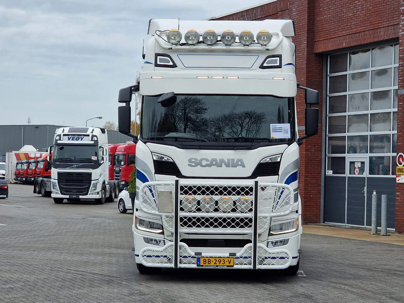 Scania R560 Highline 6x2 - BUFFL - Retarder - Full air - 3.15 WB - Leather - Vilcējs: foto 2 Scania R560 Highline 6x2 - BUFFL - Retarder - Full air - 3.15 WB - Leather - Vilcējs: foto 2