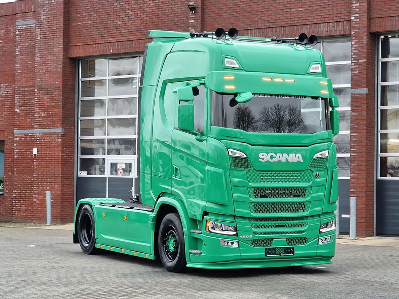 Scania S460 Highline 4x2 - NEW - Full spec - Custom exterior - Full air - Retarder - Show truck - Vilcējs: foto 2 Scania S460 Highline 4x2 - NEW - Full spec - Custom exterior - Full air - Retarder - Show truck - Vilcējs: foto 2
