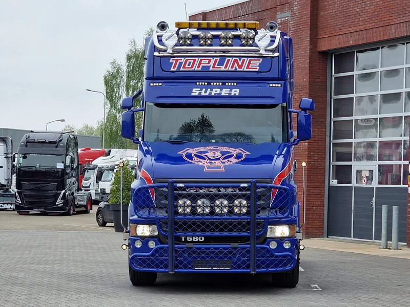 Scania T580 V8 Topline 6x2 - Original Scania Hauber / Torpedo - Manual gearbox - Show truck - Retarder - Vilcējs: foto 2 Scania T580 V8 Topline 6x2 - Original Scania Hauber / Torpedo - Manual gearbox - Show truck - Retarder - Vilcējs: foto 2