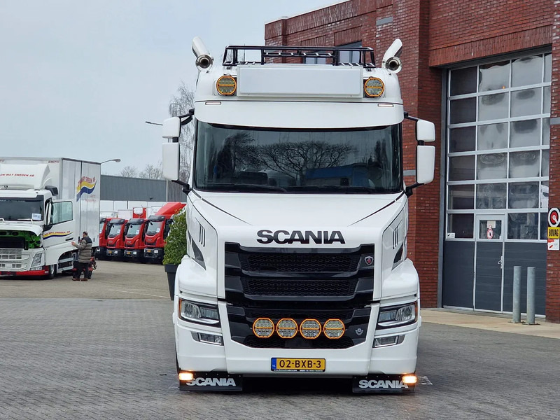 Scania T580 V8 Tuft Torpedo V8 - Custom exterior - Retarder - Full air - Show truck - Stack exhaust - Vilcējs: foto 3 Scania T580 V8 Tuft Torpedo V8 - Custom exterior - Retarder - Full air - Show truck - Stack exhaust - Vilcējs: foto 3