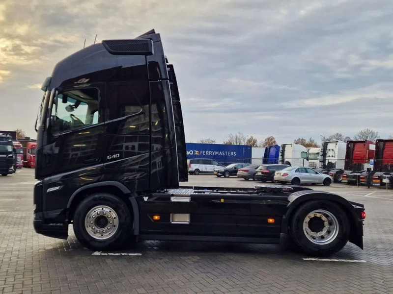 Volvo FH 13.500 Globetrotter XL 4x2 - NEW - Full spec - I parkcool - Full air - - Vilcējs: foto 3 Volvo FH 13.500 Globetrotter XL 4x2 - NEW - Full spec - I parkcool - Full air - - Vilcējs: foto 3
