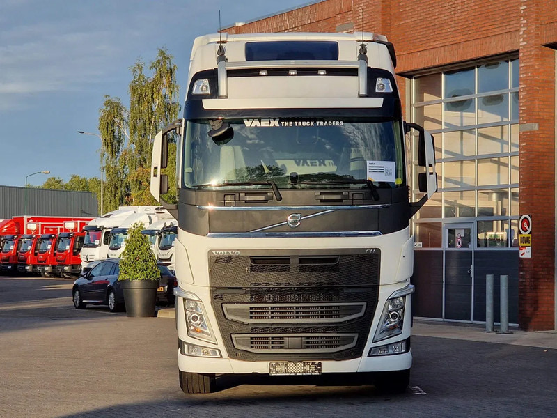 Volvo FH 13.500 Globetrotter XL 6x2 - Full air - 3.20 WB - MA VIN - Low KM - Leather - Vilcējs: foto 2 Volvo FH 13.500 Globetrotter XL 6x2 - Full air - 3.20 WB - MA VIN - Low KM - Leather - Vilcējs: foto 2