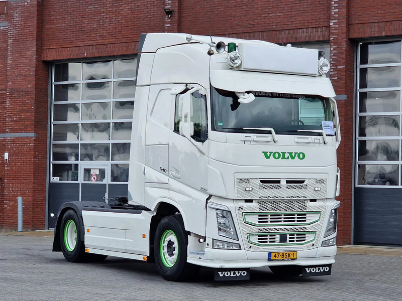 Volvo FH 13.540 Globetrotter 4x2 - Custom exterior - I parkcool - Navi - APK/TUV: 27-02-2026 - Vilcējs: foto 1 Volvo FH 13.540 Globetrotter 4x2 - Custom exterior - I parkcool - Navi - APK/TUV: 27-02-2026 - Vilcējs: foto 1