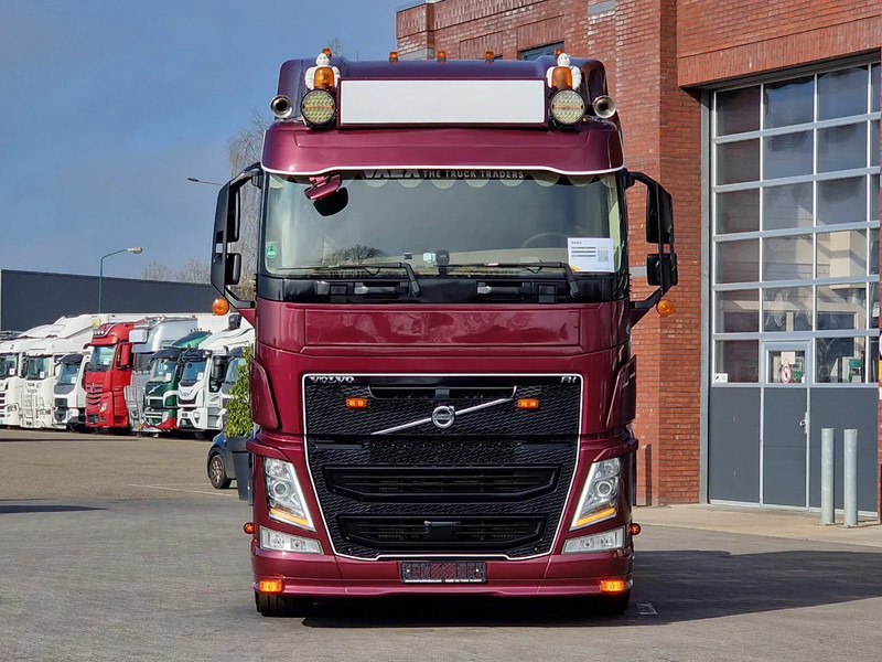 Volvo FH 13.540 Lowroof 6x2 - Show truck - Custom interior - Full air suspension - I parkcool - VEB+ - Vilcējs: foto 2 Volvo FH 13.540 Lowroof 6x2 - Show truck - Custom interior - Full air suspension - I parkcool - VEB+ - Vilcējs: foto 2