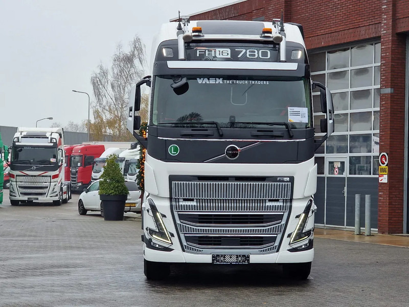 Volvo FH 16.780 8x4*4 Globetrotter XL - 245T GCW - New - Full air - I parkcool - Retarder - Vilcējs: foto 2 Volvo FH 16.780 8x4*4 Globetrotter XL - 245T GCW - New - Full air - I parkcool - Retarder - Vilcējs: foto 2