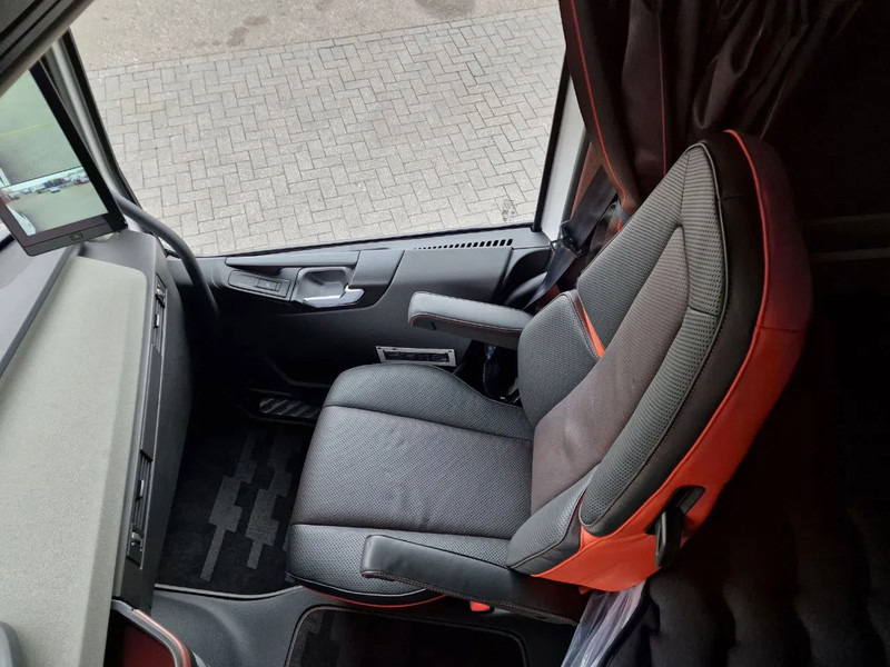 Jaunā Vilcējs Volvo FH 16 780 Aero Globetrotter XL 4x2 - NEW - Full spec - Retarder - Full air - 2x tank: foto 17