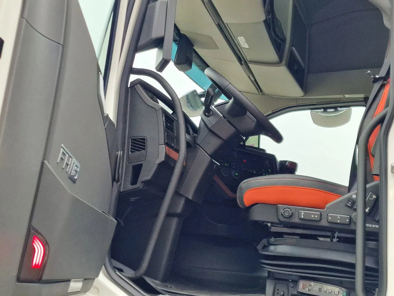 Jaunā Vilcējs Volvo FH 16 780 Aero Globetrotter XL 4x2 - NEW - Full spec - Retarder - Full air - 2x tank: foto 9