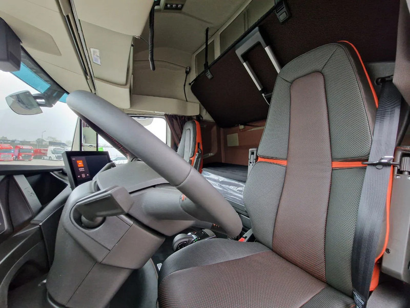 Jaunā Vilcējs Volvo FH 16 780 Aero Globetrotter XL 4x2 - NEW - Full spec - Retarder - Full air - 2x tank: foto 10