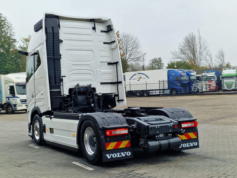 Volvo FH 16 780 Aero Globetrotter XL 4x2 - NEW - Full spec - Retarder - Full air - 2x tank - Vilcējs: foto 5 Volvo FH 16 780 Aero Globetrotter XL 4x2 - NEW - Full spec - Retarder - Full air - 2x tank - Vilcējs: foto 5
