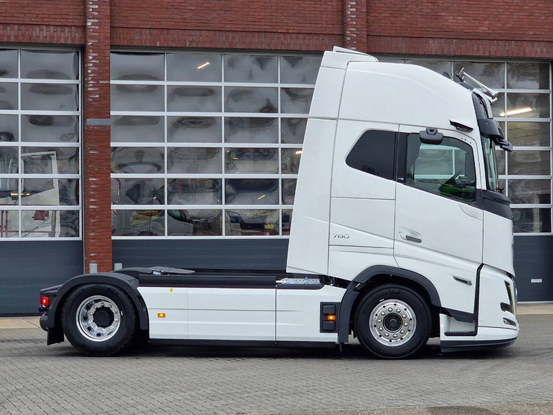 Jaunā Vilcējs Volvo FH 16 780 Aero Globetrotter XL 4x2 - NEW - Full spec - Retarder - Full air - 2x tank: foto 8