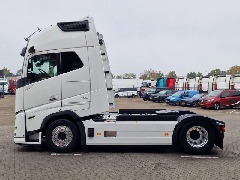 Volvo FH 16 780 Aero Globetrotter XL 4x2 - NEW - Full spec - Retarder - Full air - 2x tank - Vilcējs: foto 4 Volvo FH 16 780 Aero Globetrotter XL 4x2 - NEW - Full spec - Retarder - Full air - 2x tank - Vilcējs: foto 4