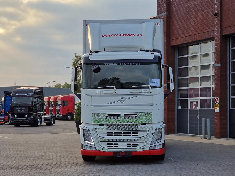 Volvo FH 13.460 lowroof 6x2 - Box with Sidedoors - 480 WB - Full air - Kravas automašīna ar slēgto virsbūvi: foto 2 Volvo FH 13.460 lowroof 6x2 - Box with Sidedoors - 480 WB - Full air - Kravas automašīna ar slēgto virsbūvi: foto 2